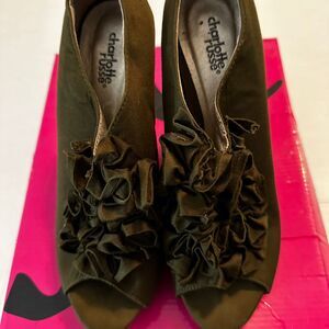 Unbranded Olive Green Peep Toe Heels with Ruffle Detail, Size 9 Women's